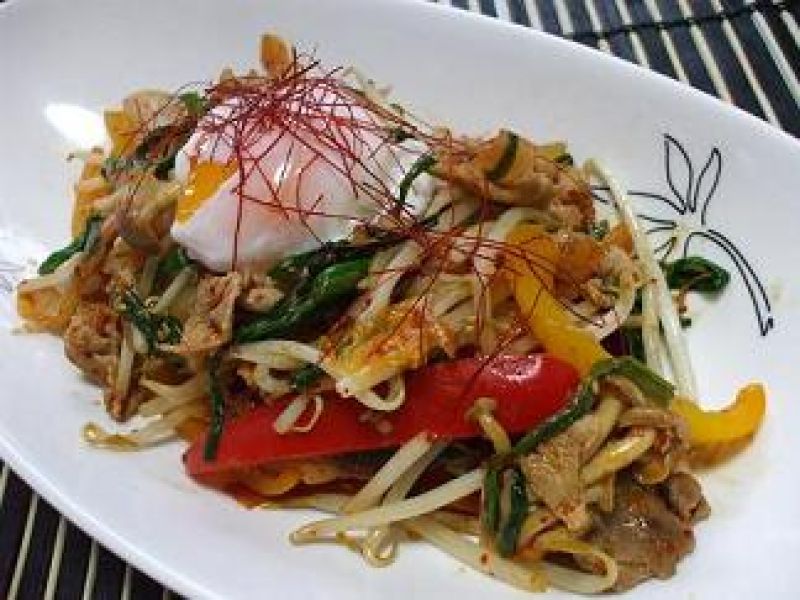 豚ときのこの半熟玉子のせ