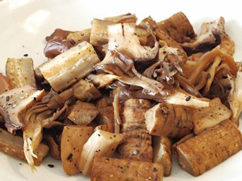 燻製仕立てのエリンギと牛蒡の金平