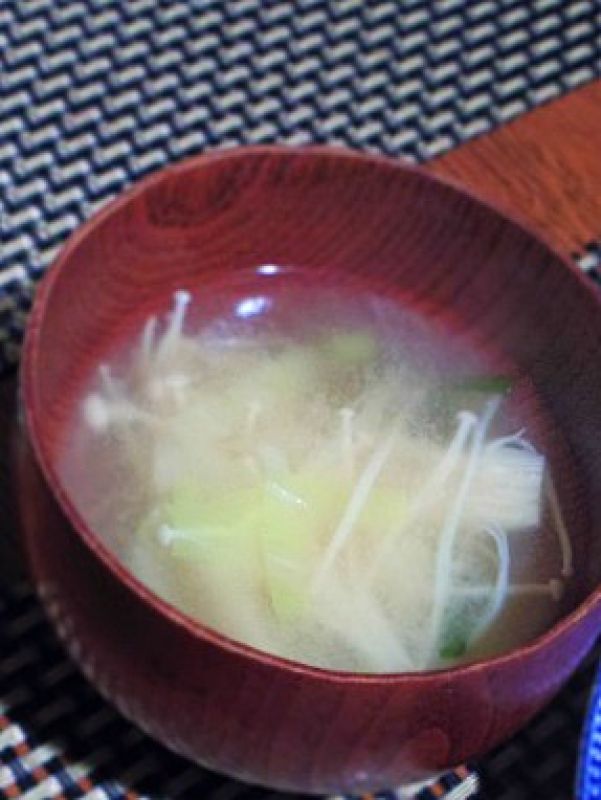 えのきと豆腐とわかめの味噌汁