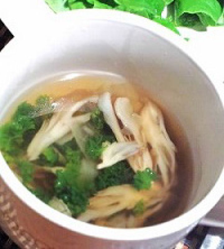 マイタケとパセリのスープ