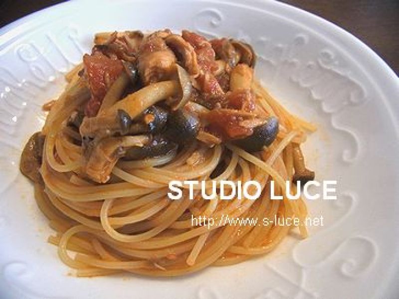 ツナときのことトマトソース