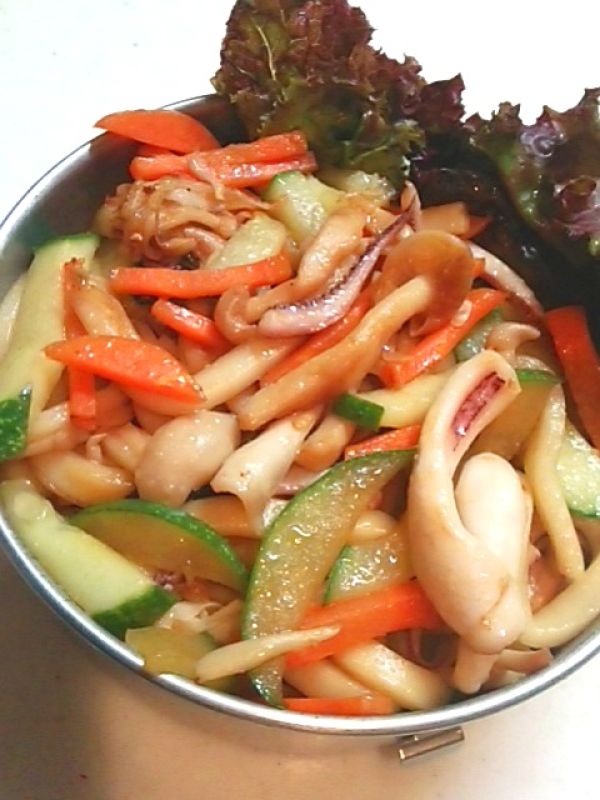 大葉ですっきり、しめじとイカの焼きうどん