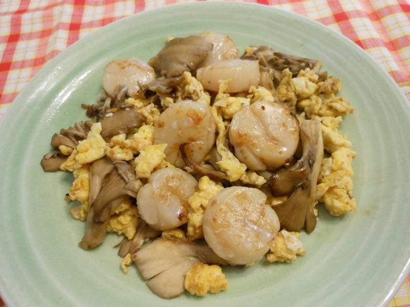 マイタケとほたてのバター炒め