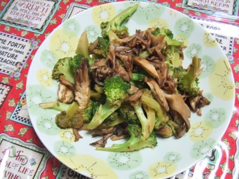 ブロッコリーと舞茸の焼肉のたれ炒め