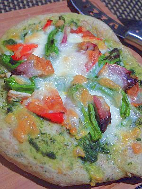 エリンギと夏野菜のＷ大葉ピザ