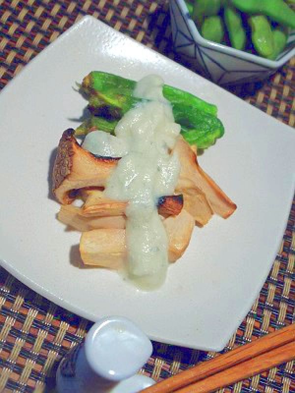 エリンギとしし唐のブルーチーズソース