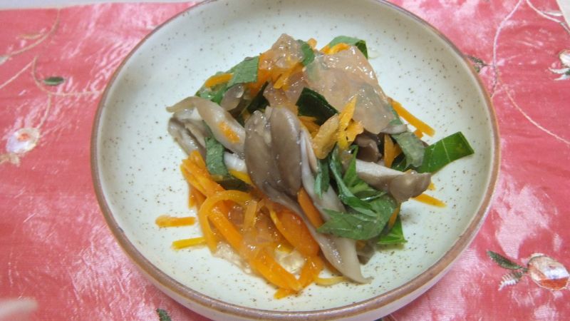 舞茸と寒天の塩麹和え