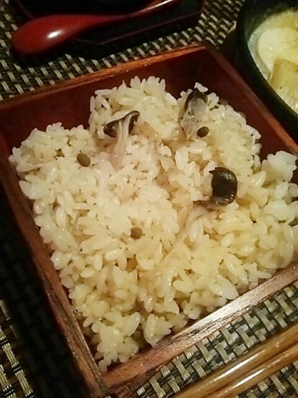 だしいらず、霜降りヒラタケとしらすの炊き込みご飯