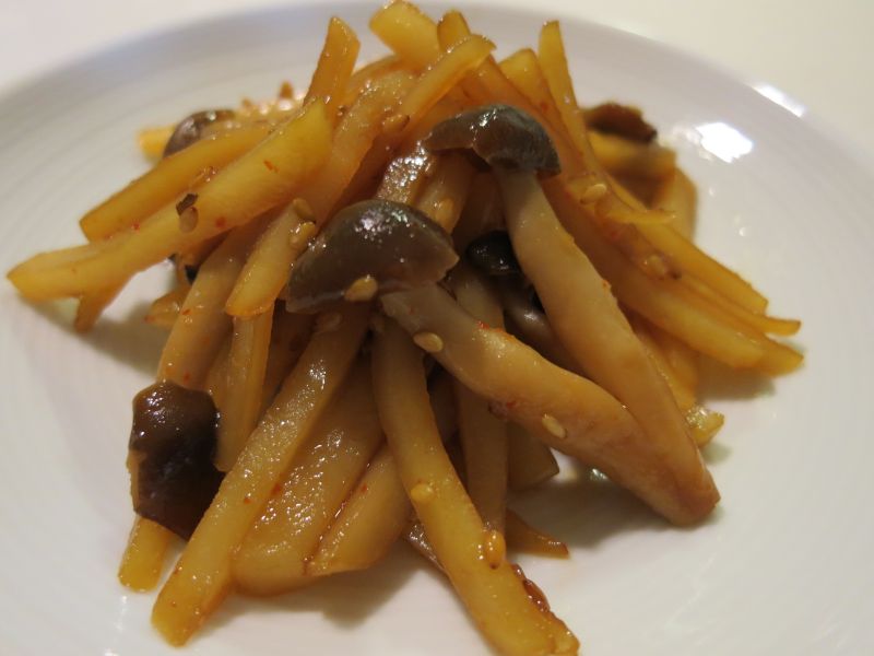 しめじとじゃがいものきんぴら