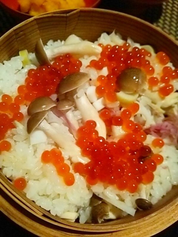 冷凍ご飯で簡単、しめじと秋の味覚の蒸し寿司
