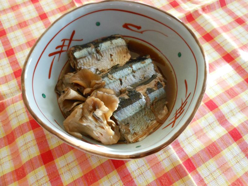 マイタケとさんまの生姜煮