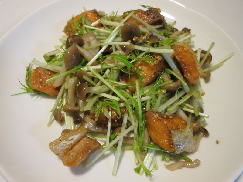 しめじと秋鮭と水菜の簡単サラダ