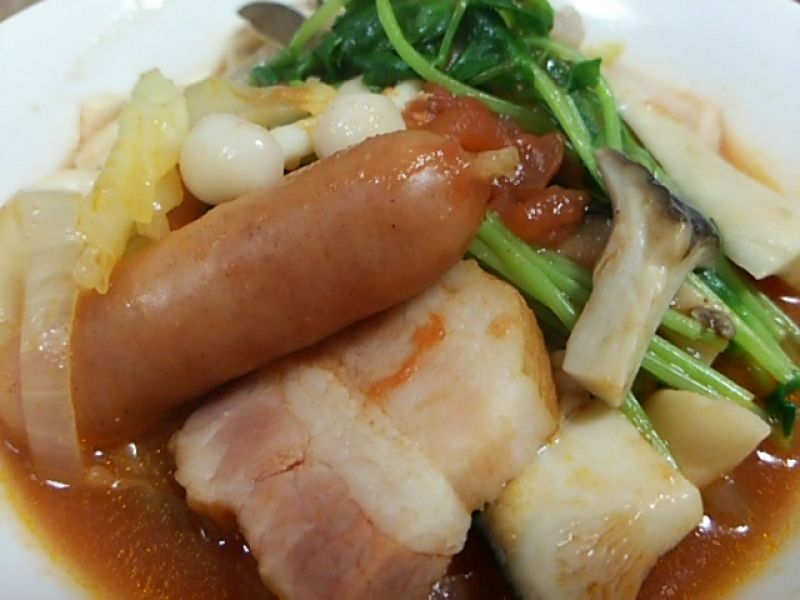 キノコたっぷりトマト鍋