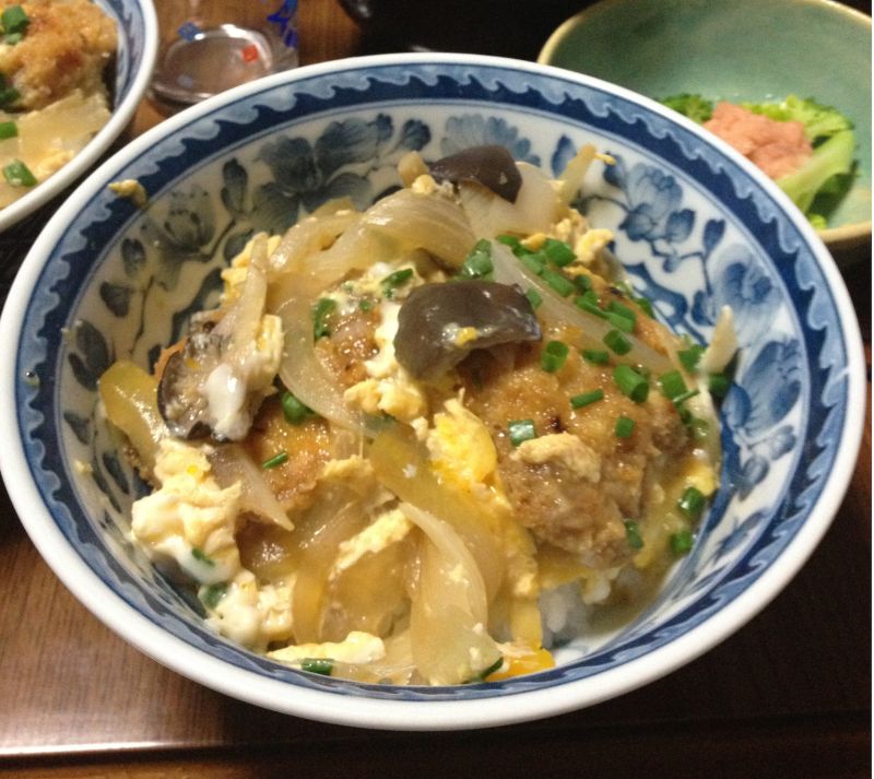 カツ丼と思いきや！？きのこ丼