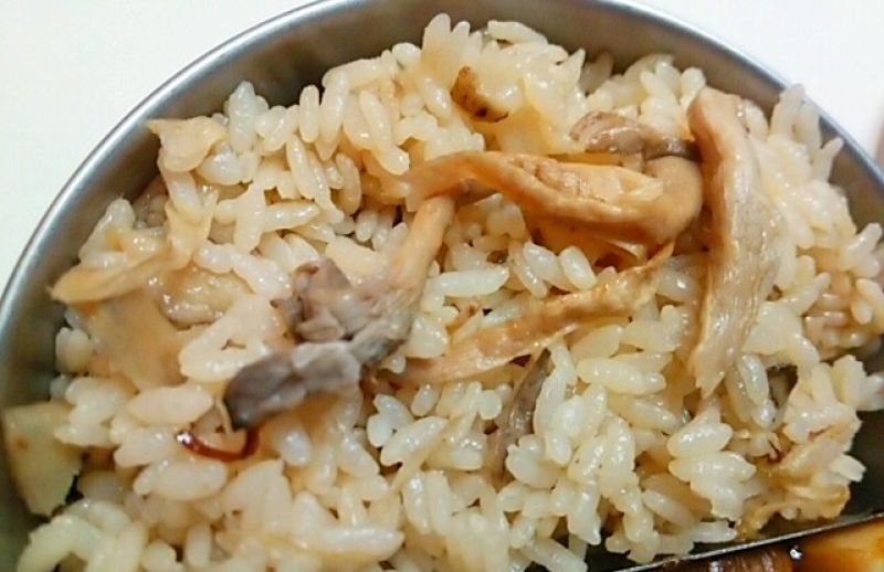 霜降りひらたけとささがきごぼうの炊き込みご飯