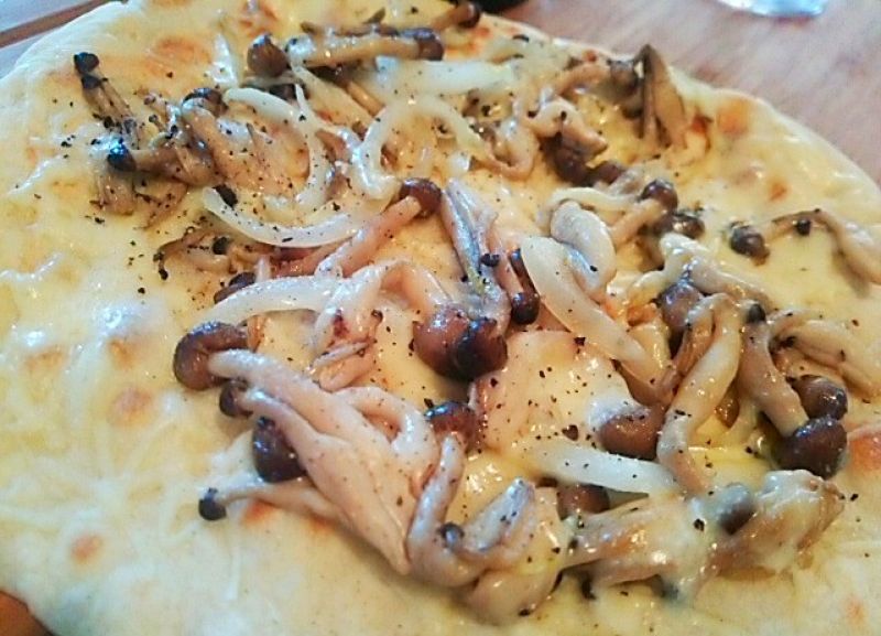 フライパンで焼けちゃう、しめじのタルトフランベ