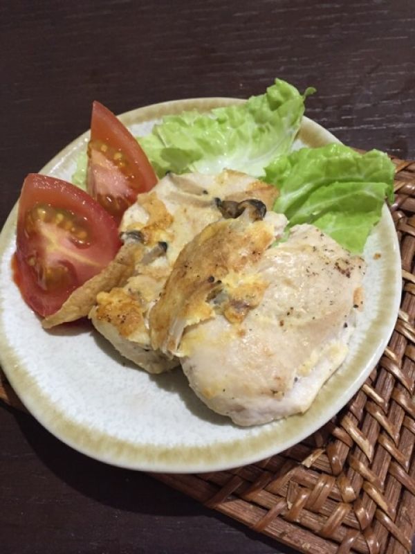 鳥とシメジのピカタ