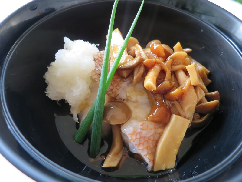 目抜けの湯煮の時雨煮きのこかけ