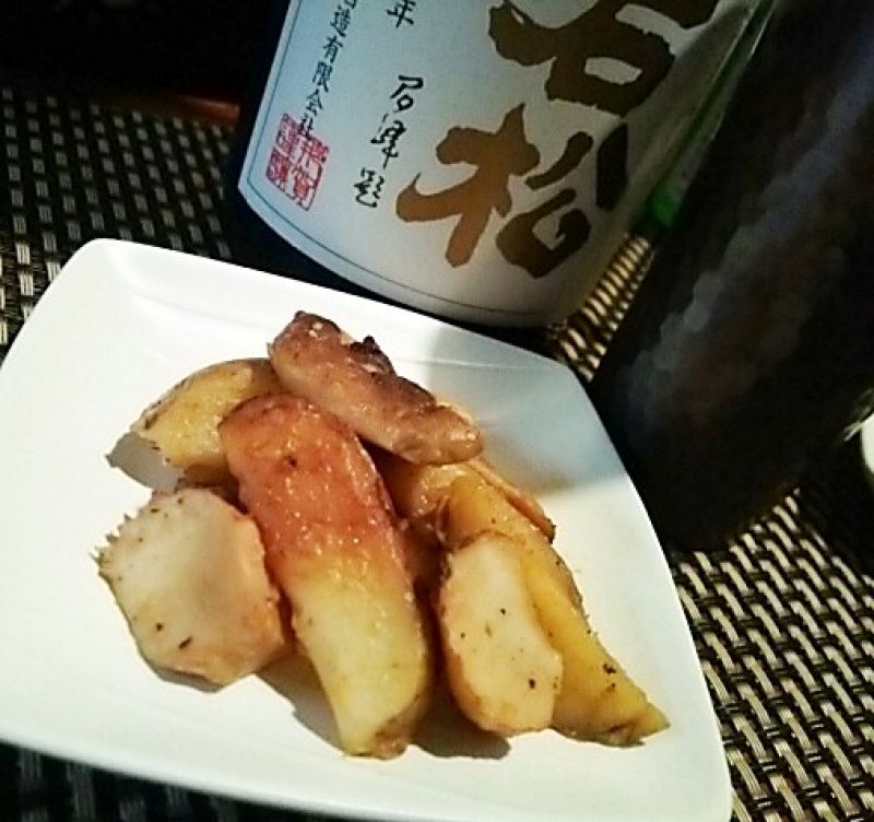 お酒が進む、エリンギとじゃがいもの燻製バター醤油