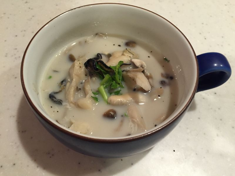きのこと牡蠣のチキンクリームスープ