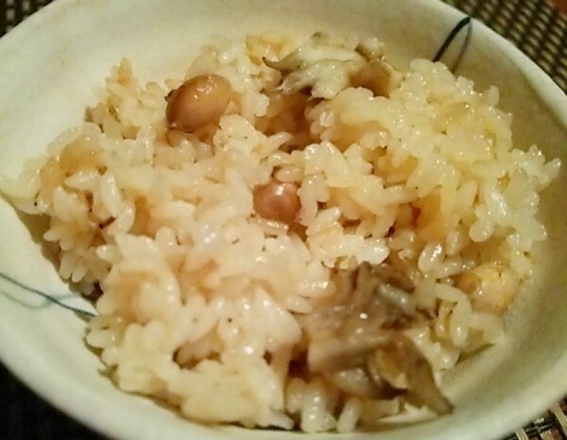 節分のお豆で、マイタケと大豆のじゃこ飯