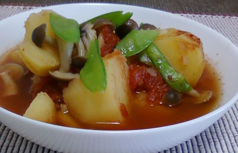 プリプリしめじと新じゃがのとまと煮