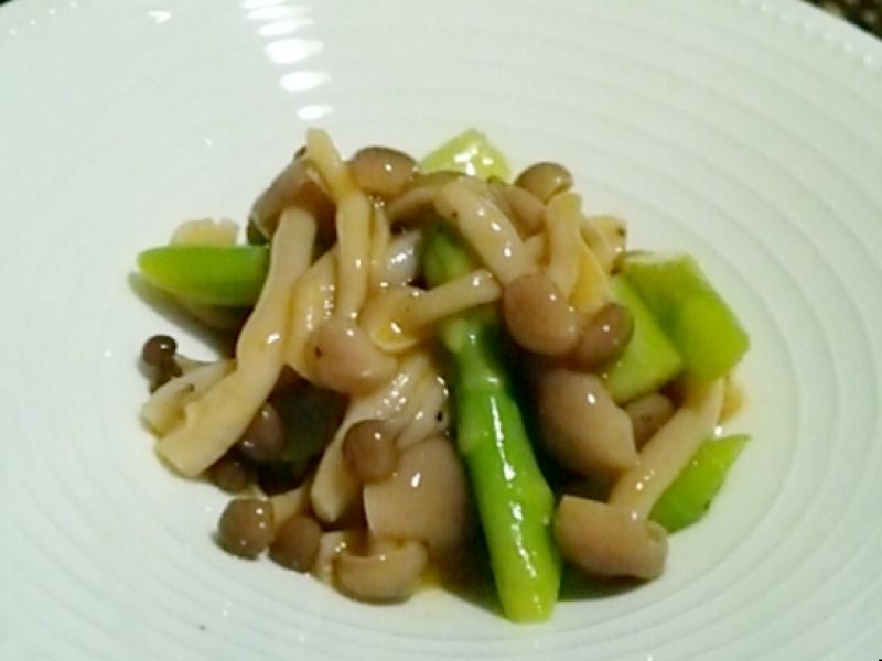 しめじとアスパラのトロピカルマリネ