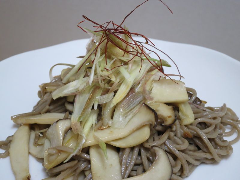 エリンギとそばのペペロンチーノ