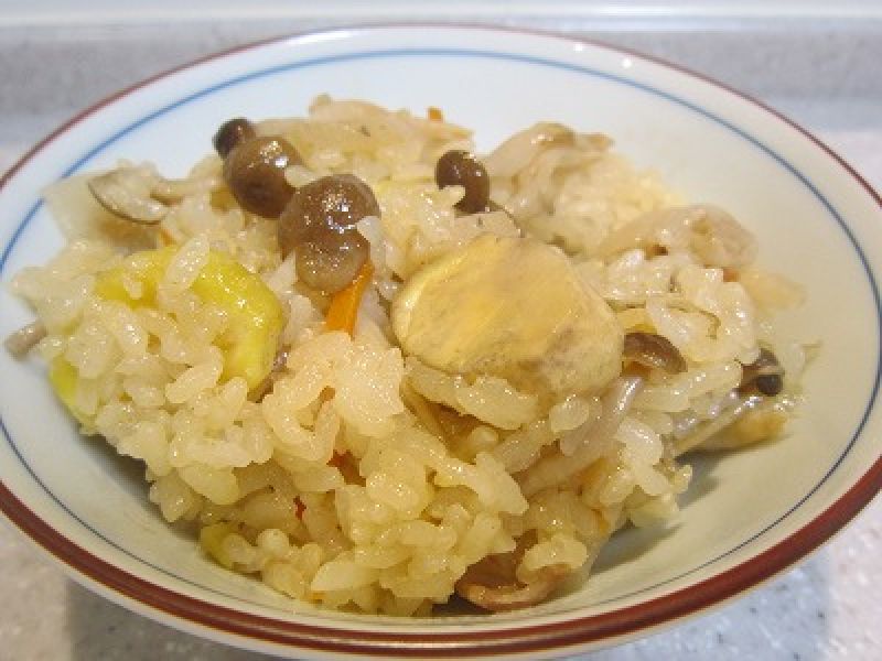 秋の味覚たっぷりおこわ