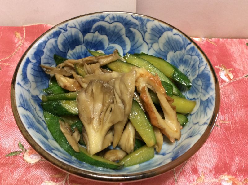 きゅうりと舞茸の炒めもの