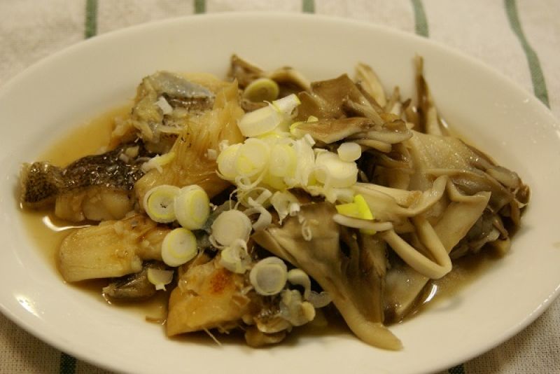 まいたけとからすかれいの煮物
