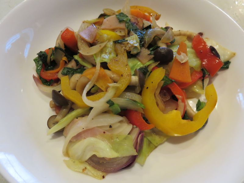 野菜とシメジの炒め物