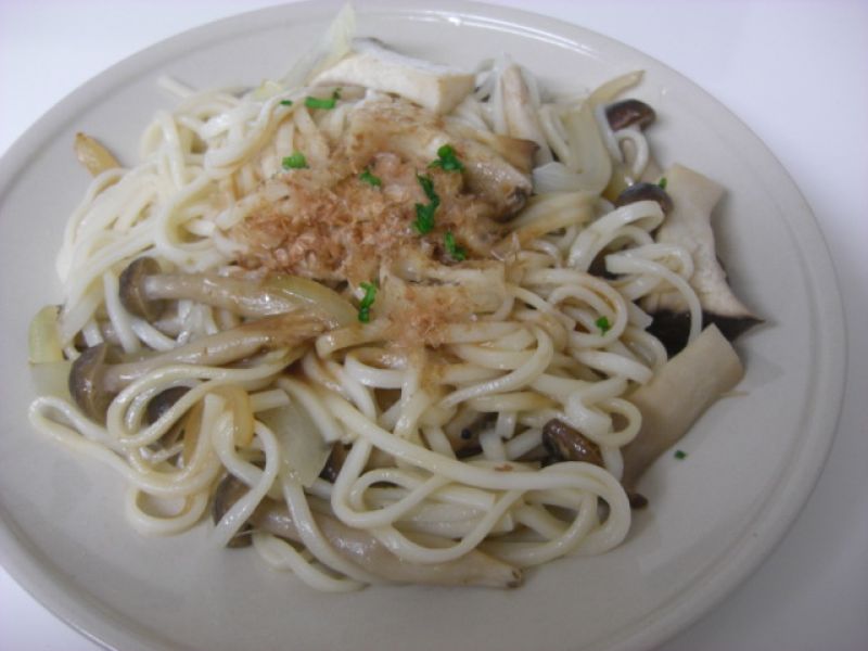 黒酢が香るうどん