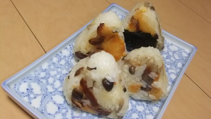 きのことチーズのココナッツオイル焼きおにぎり