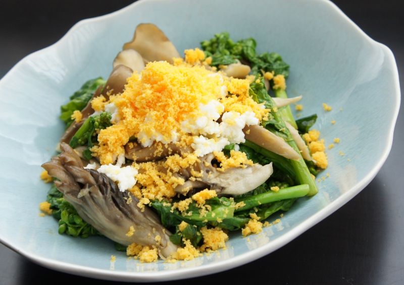 マイタケと菜の花のナムル～ミモザ仕立て