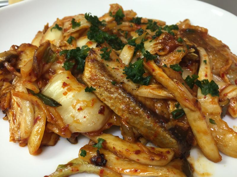 ぶりとエリンギのキムチ炒め