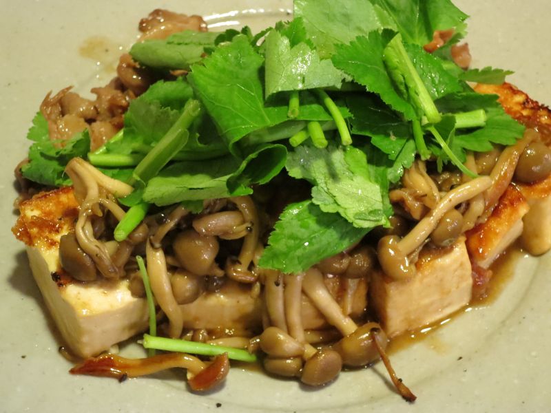 しめじと豆腐の手軽な肉豆腐