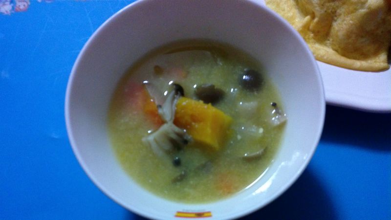 シメジとカボチャのこっくりスープ