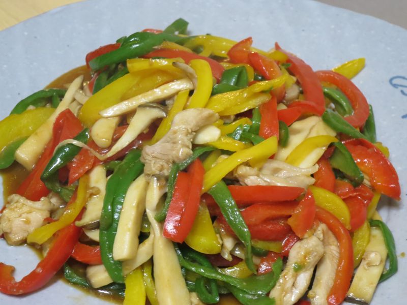 エリンギとカラフルピーマンの青椒肉絲風