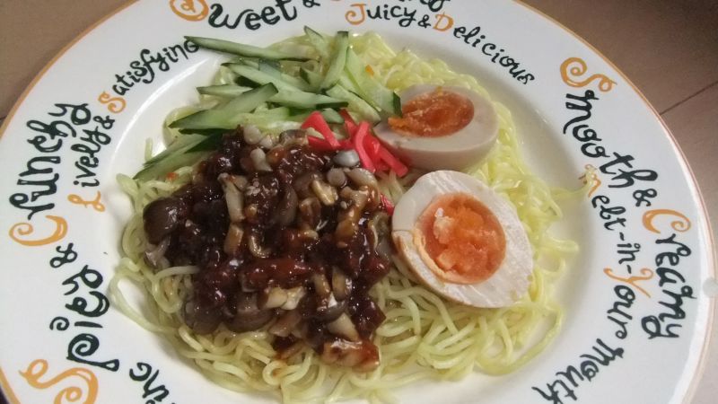 きのこ入りジャージャー麺