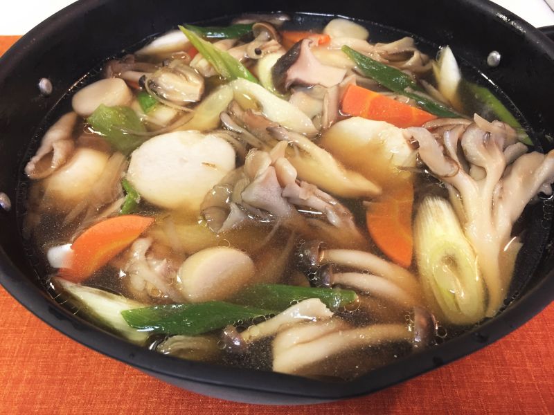 冷凍きのこｄｅ鶏肉と里芋のきのこ鍋♪