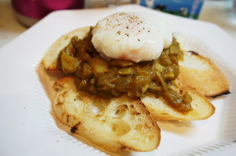 舞茸のカレーエッグベネディクト