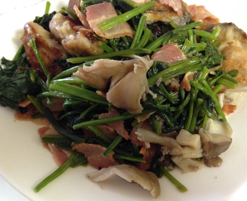 牡蠣とホウレンソウときのこのソテー