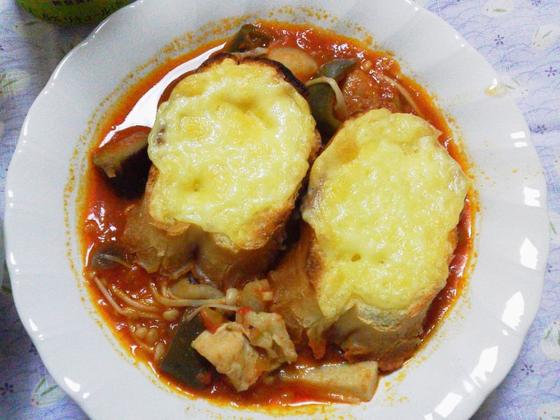 キノコたっぷりトマトスープグラタン風