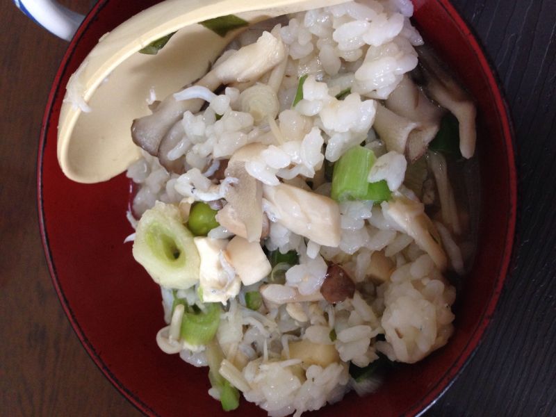 きのことしらすの雑炊〜味噌汁リメイク〜