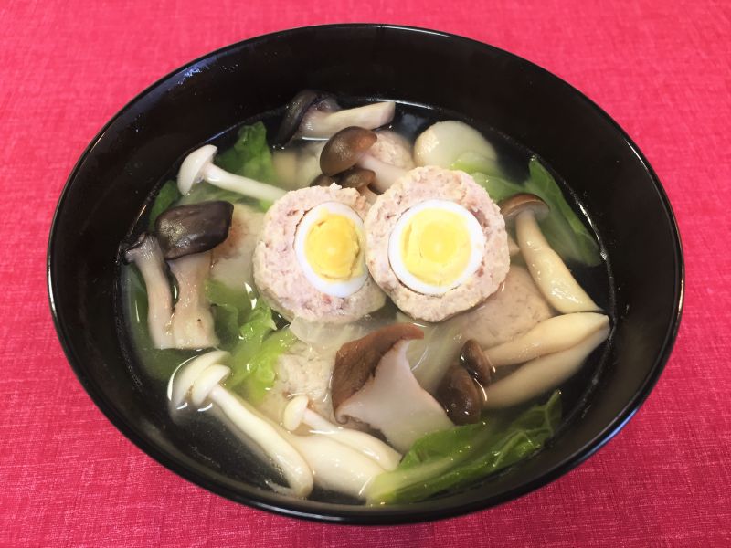 旨みたっぷり！！卵入りお魚つみれのキノコ汁♪