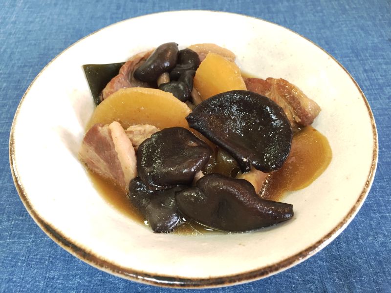 霜降りひらたけと豚肉と大根の黒砂糖煮♪