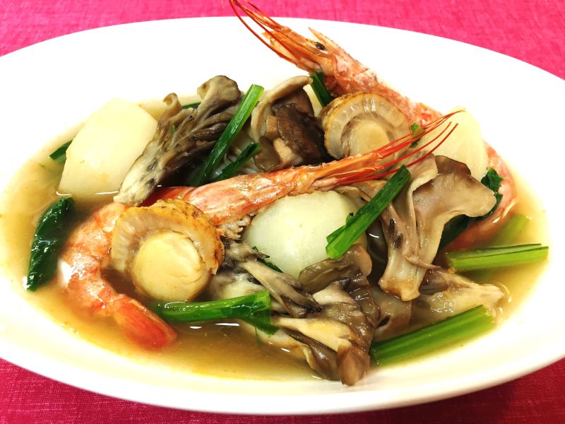 休日にどうぞ！マイタケのブイヤベース♪