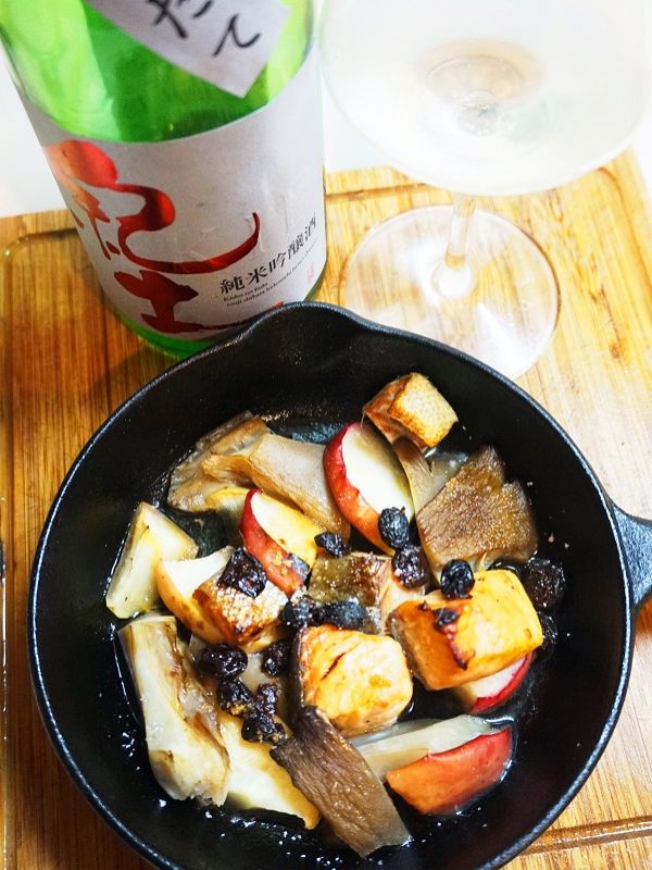 鮭と林檎と平茸のスキレット焼き