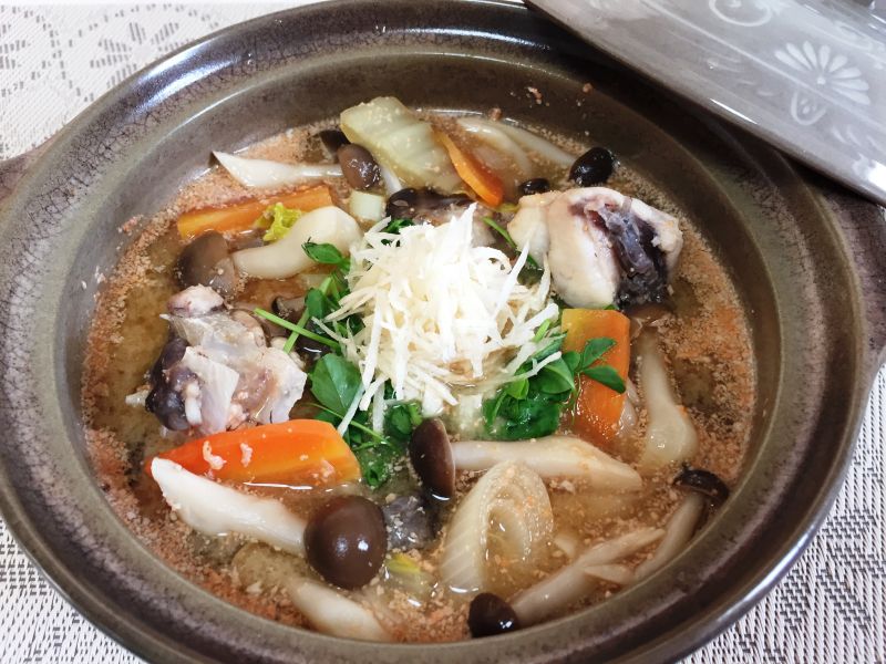 ブナシメジとあんこうのショウガみそ煮鍋